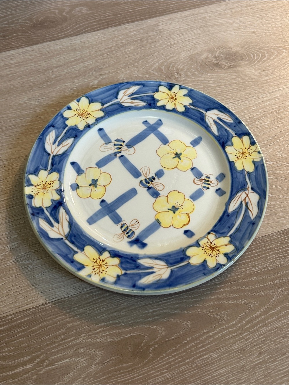Honey Bee Vintage Hand Painted 1998 Ceramic 10.5 Dinner Plate Allied Imex Inc